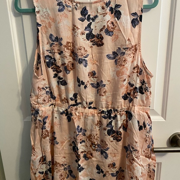 ❌SOLD❌ BLUSH FLORAL CHALLIS TANK - Picture 5 of 6